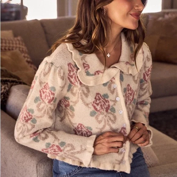 FLORAL PATTERNED RUFFLED COQUETTE BUTTON DOWN
SWEATER CARDIGAN - Picture 6 of 9